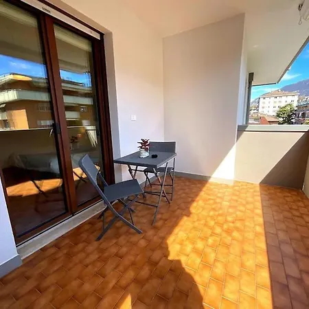 Casa Di Tom, Balcone E Parcheggio