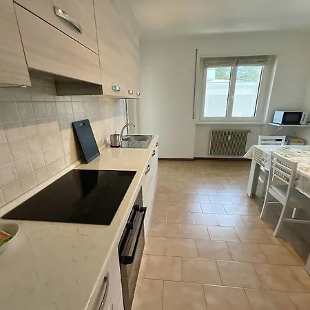Casa Di Tom, Balcone E Parcheggio